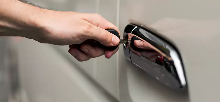 Why Choose Our Auto Locksmith Team in Chateauguay, QC?